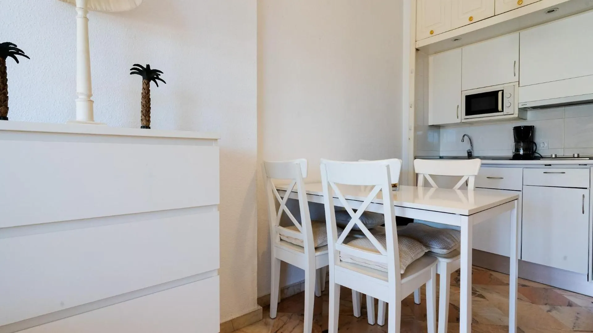 Cozy Studio With View Marbella Apartment